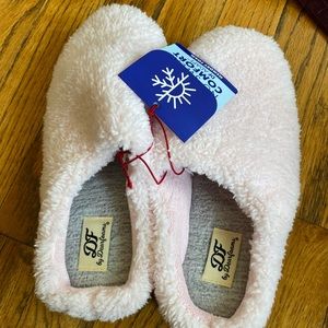 BRAND NEW FUZZY PINK SLIPPERS
